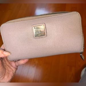 Dooney & Bourke zip around wallet